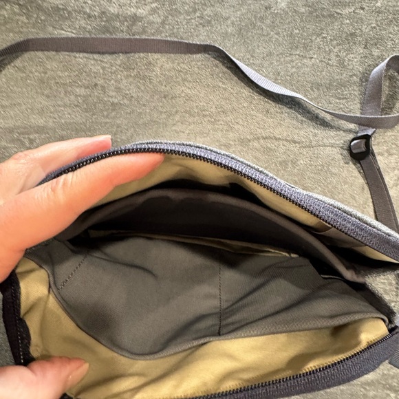 Bellroy Gray Crossbody Bag - Picture 5 of 6